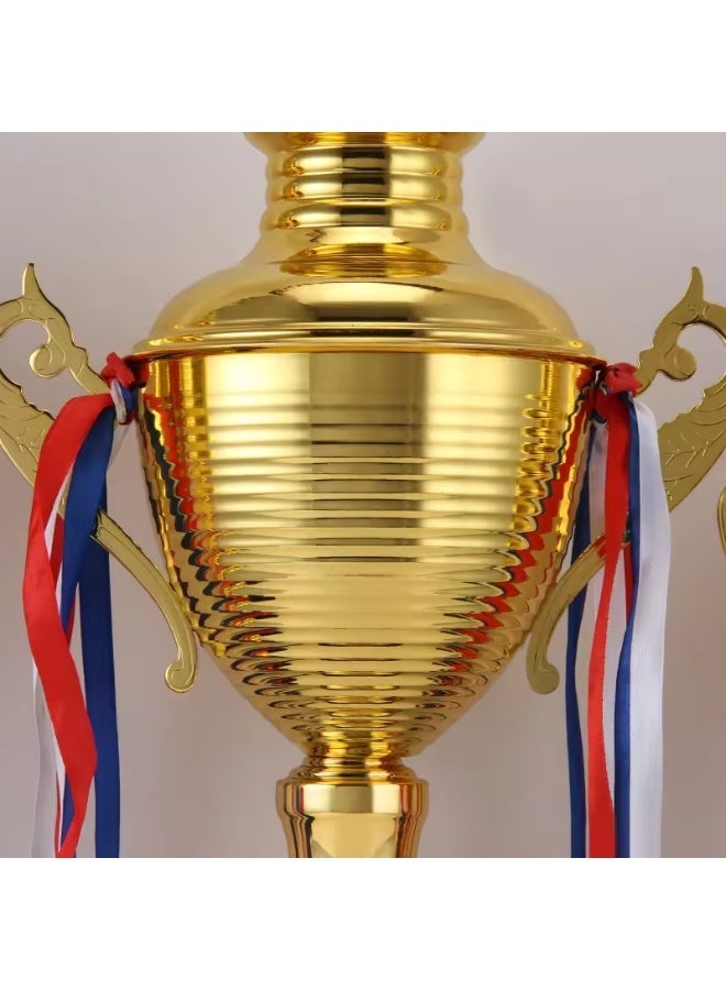 كأس معدن مطلي باللون الذهبي للبطولة مع غطاء وشرائط ملونة، قاعدة سوداء، تصميم كلاسيكي للجوائز والمسابقات الرياضية - Image 2